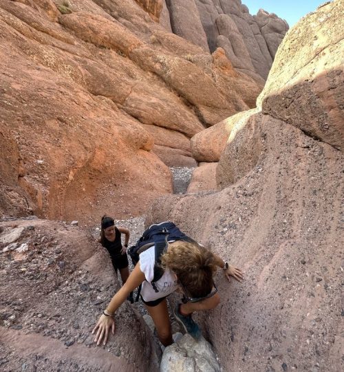 De excursión / ruta en "Monkey Fingers" en Boulmane Dades de Marruecos